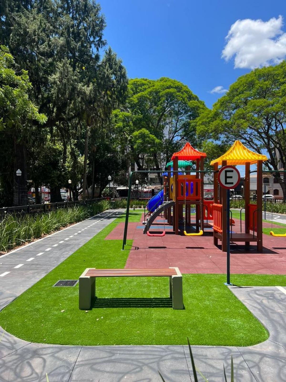 Revitalização do Playground da Praça Erico Verissimo